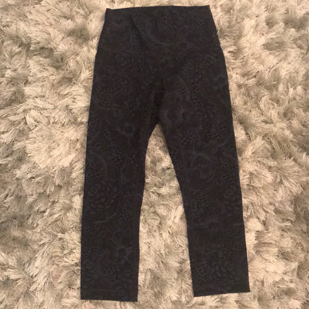 Lululemon cropped pants.